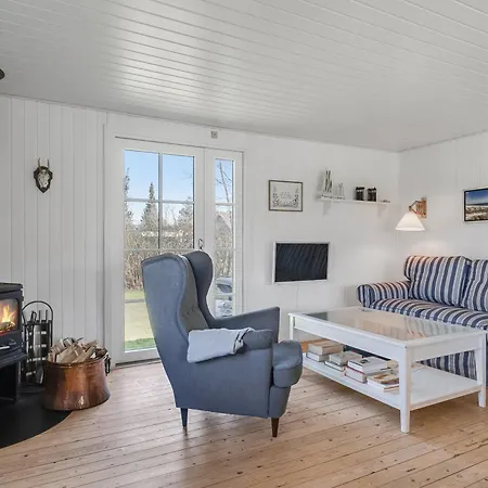 Authentic Close To The * Bøtø By